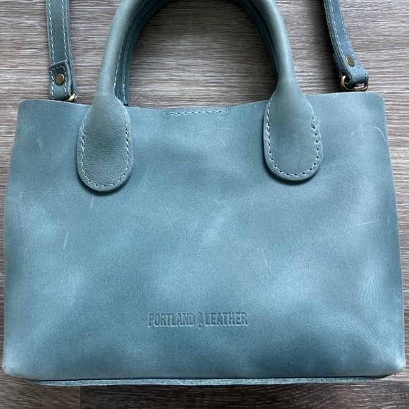 Portland Leather Crossbody Tote + Matching card holder - Picture 2 of 14